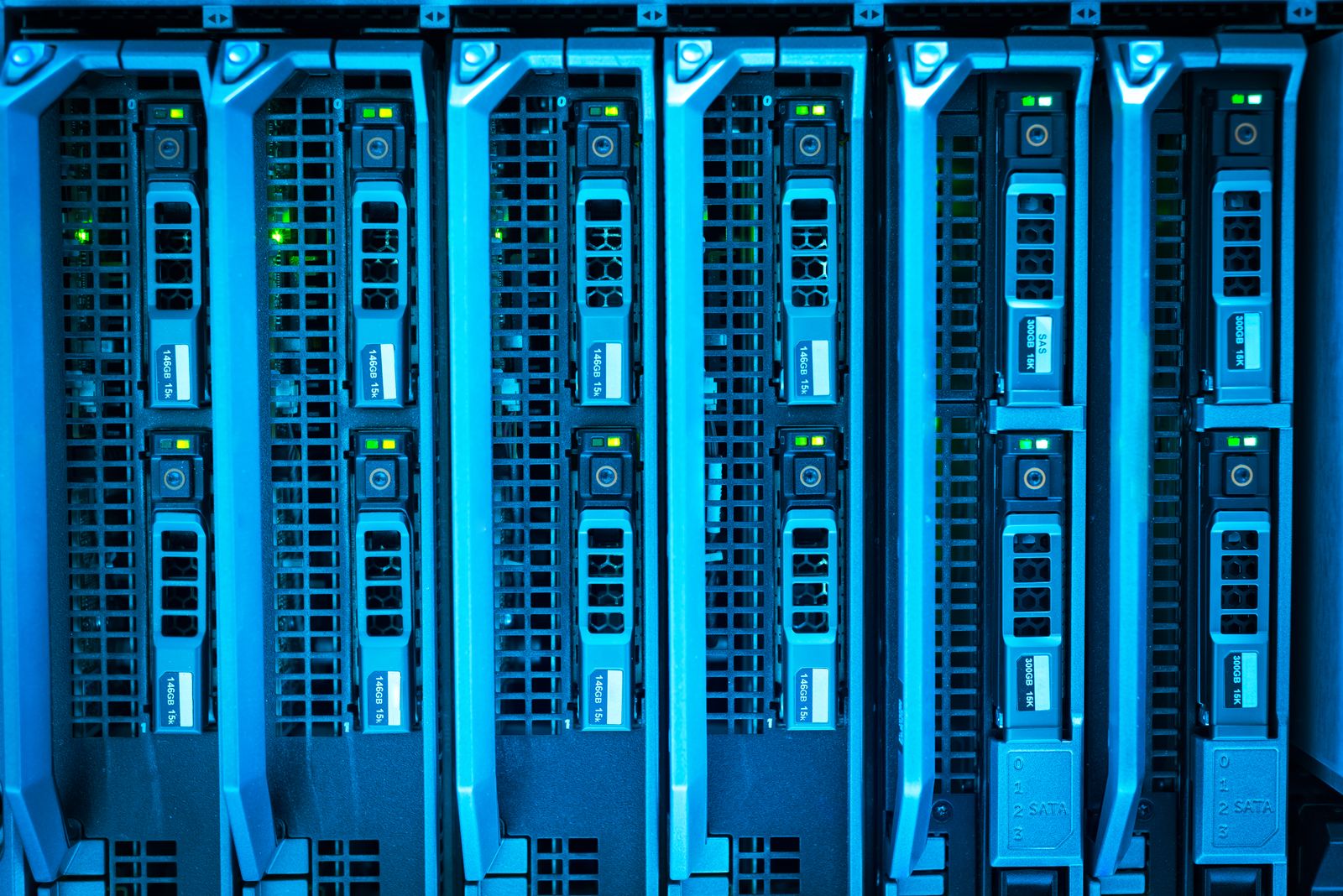 Rack servers in a managed data centre environment